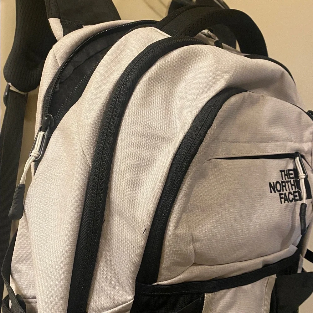 The North Face Recon Two-Tone Backpack - Picture 4 of 5